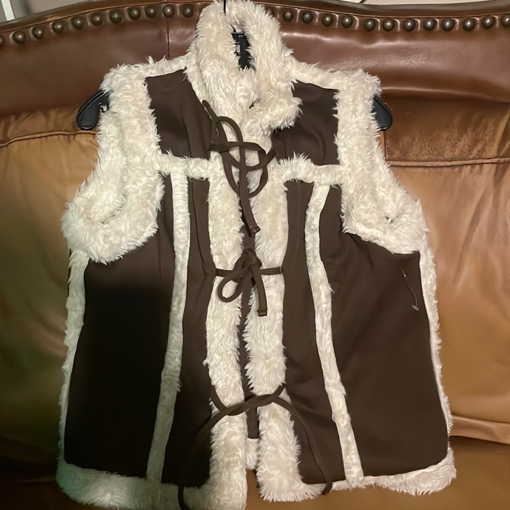 MONTANACO-BUTTE- MONTANA FUR VEST Size Large - Brand New